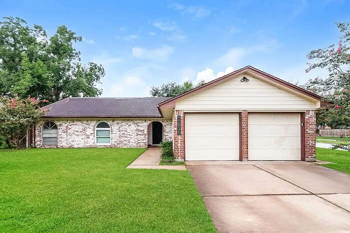 3 bed, 2.0 bath, 1720 sqft, $1,895 — Photo 1