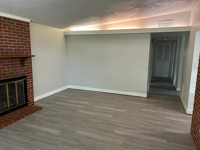 2625 Holiday Hill Dr — Photo 4