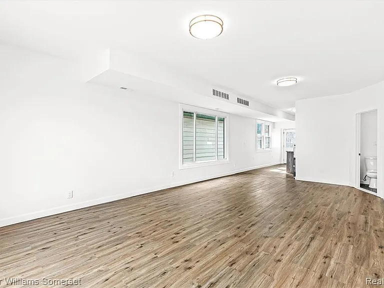 6091 Vermont St #B — Photo 3