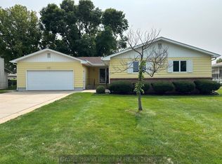 811 E Delaware Ave, Grand Island, NE 68801