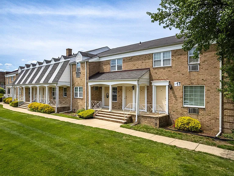 Wyndmoor Apartments — Photo 20