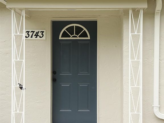 3rd image of 3743 Roswell Dr