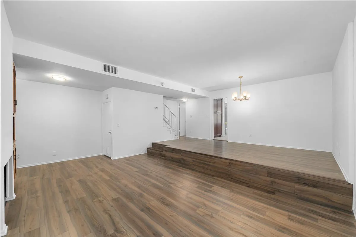 11260 Overland Ave — Photo 2