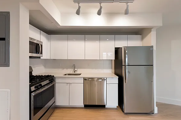 Rented by Compass | media 9