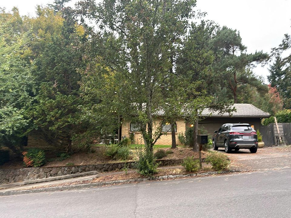 1st image of 1323 SW 10th Dr