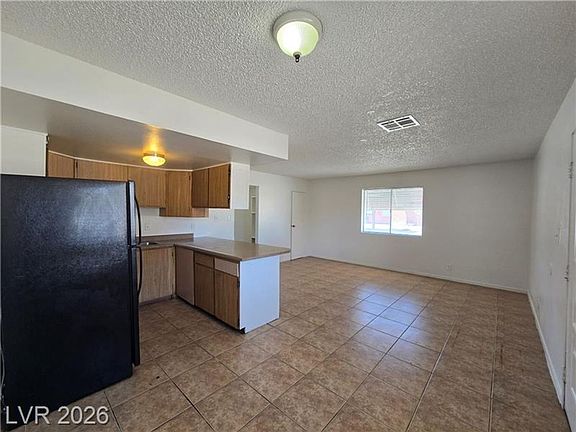 4th image of 628 Triest Ct APT D