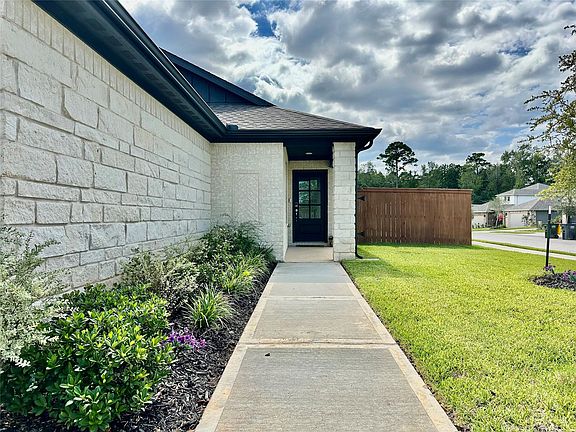 3rd image of 1753 Cayden Oak St