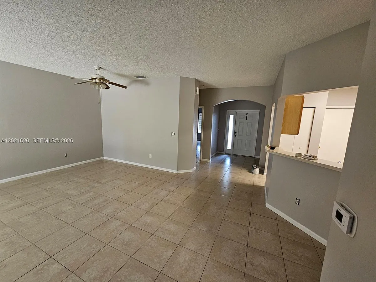 Building Photo - 1275 SW 48th Ter #1275