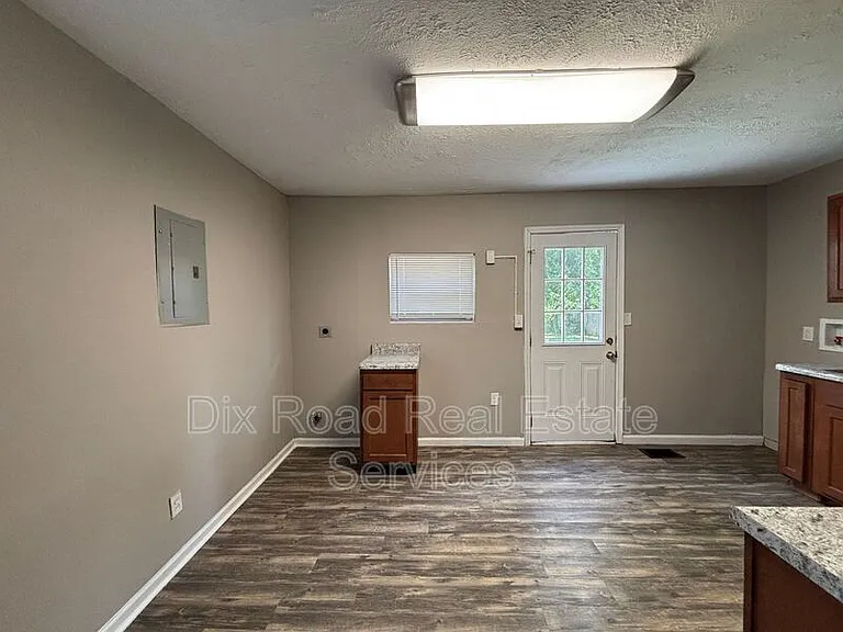 3626 Runyon Ave — Photo 7