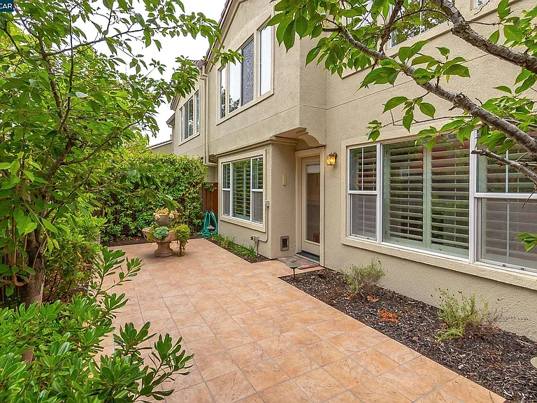 435 Regal Lily Ln — Photo 28