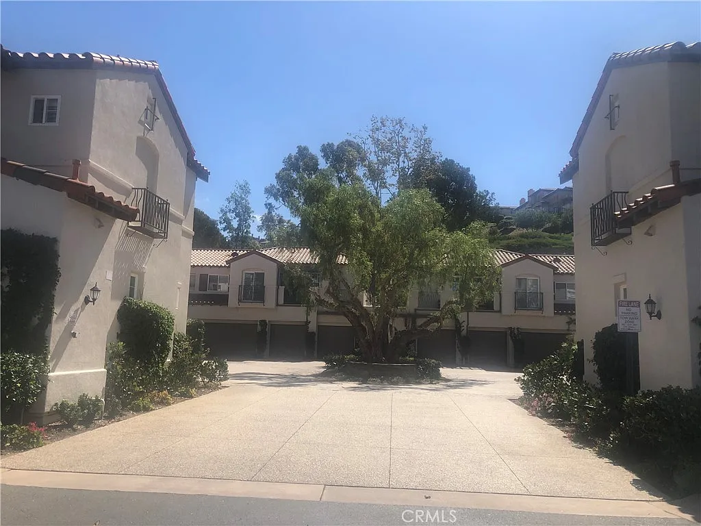 2 bed, 1095 sqft, $6,000 — Photo 2