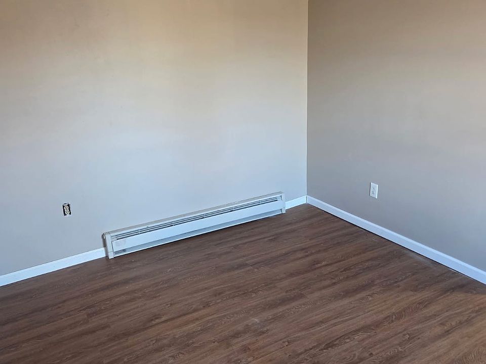 1st image of 35 Railroad Ave APT A