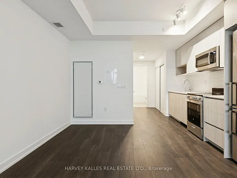 801 The Queensway #512 — Photo 4