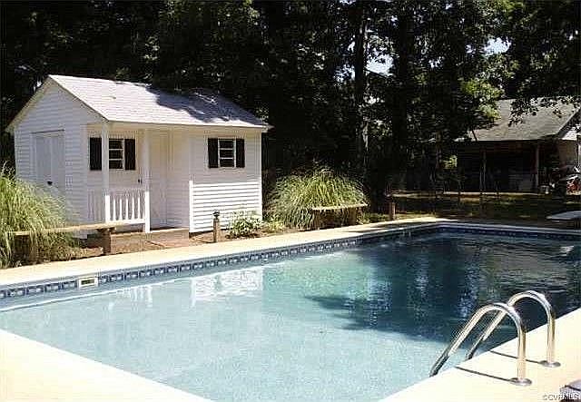 2nd image of 902 Glidewell Rd