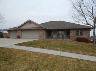 2112 College View Dr, Norfolk, NE 68701