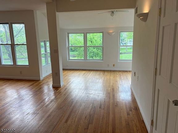 4th image of 51 Morris Pl #2