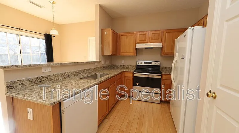 3 bed, 2.5 bath, 1800 sqft, $2,000 — Photo 4