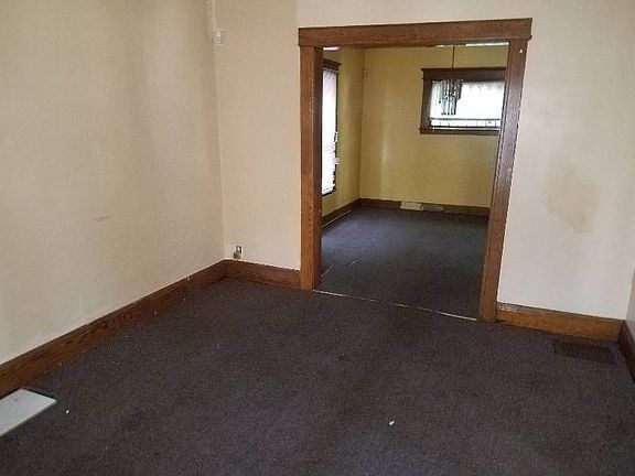 5th image of 327 W Newell St