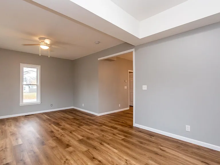 503 E 2nd St — Photo 13