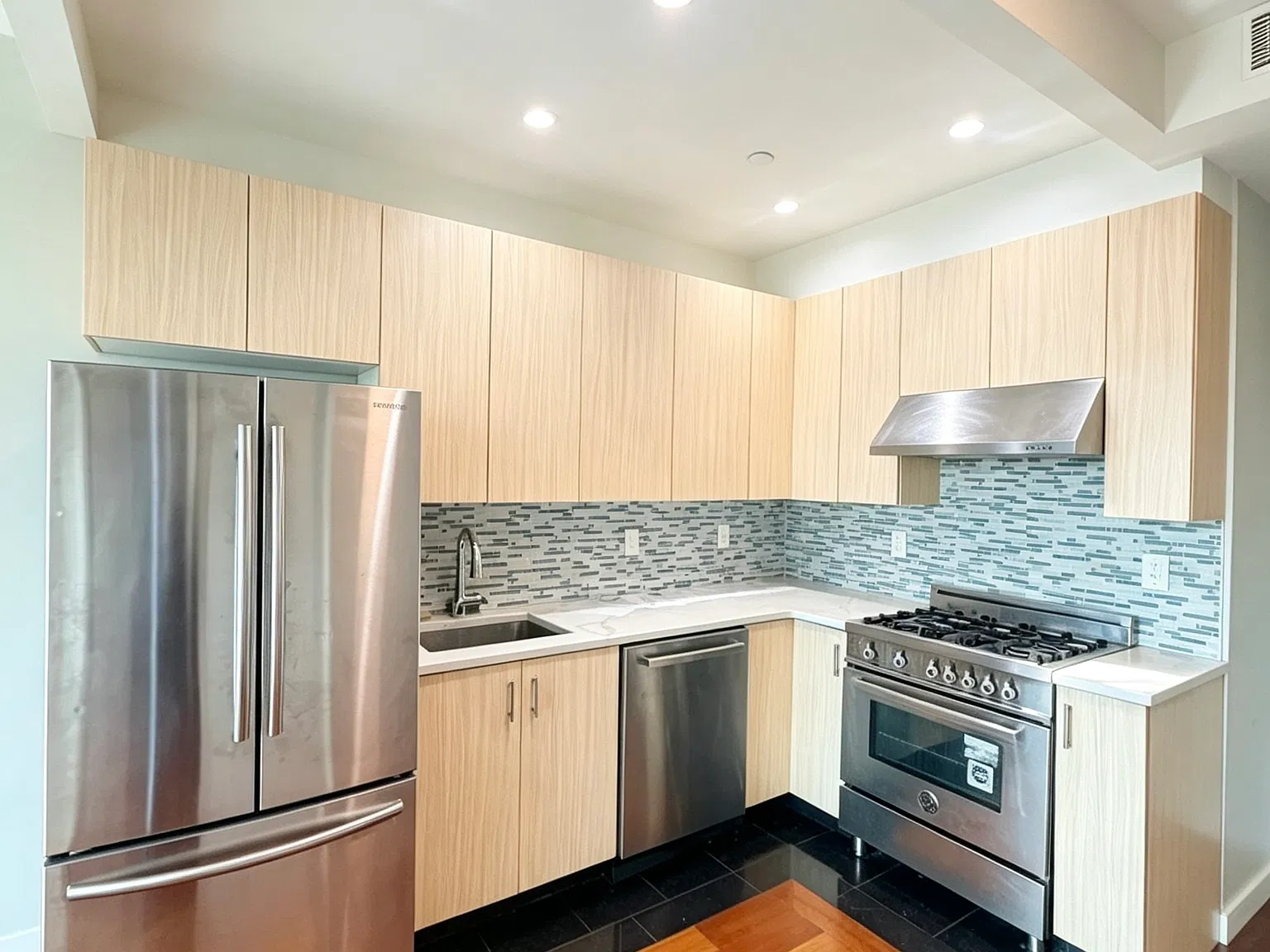1 bed, 550 sqft, $2,800 — Photo 3