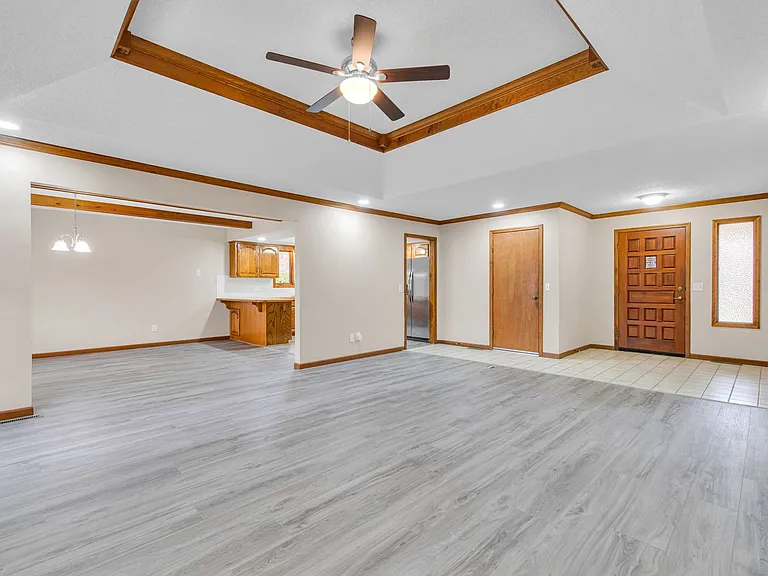 3921 S Cutler Ct — Photo 4