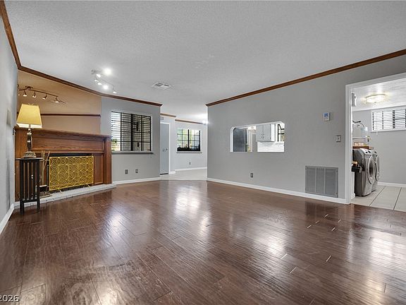 3rd image of 5075 Eldora Ave APT 2