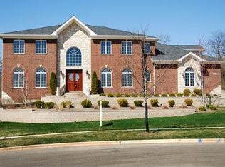 9270 Forest Edge Ln, Burr Ridge, IL 60527