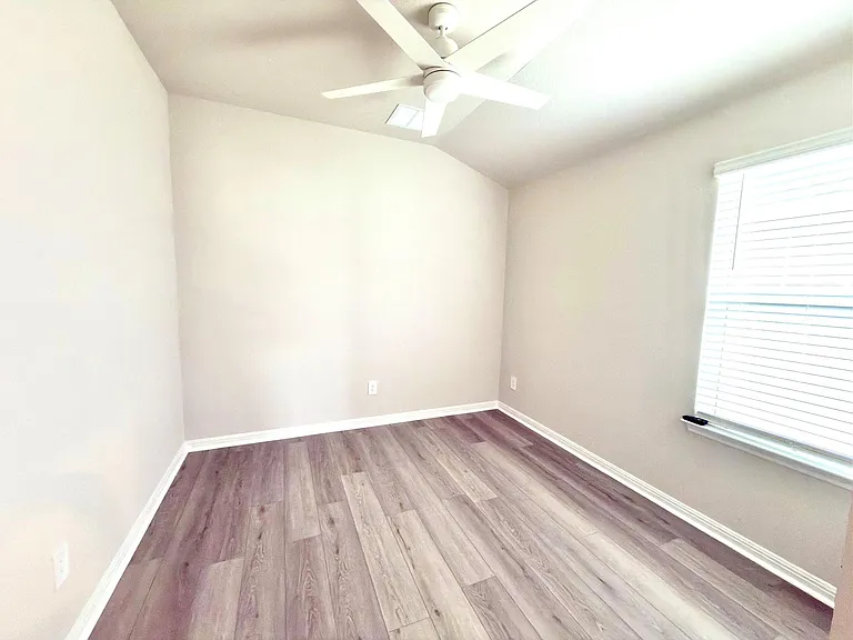 310 Fossil Dr — Photo 9