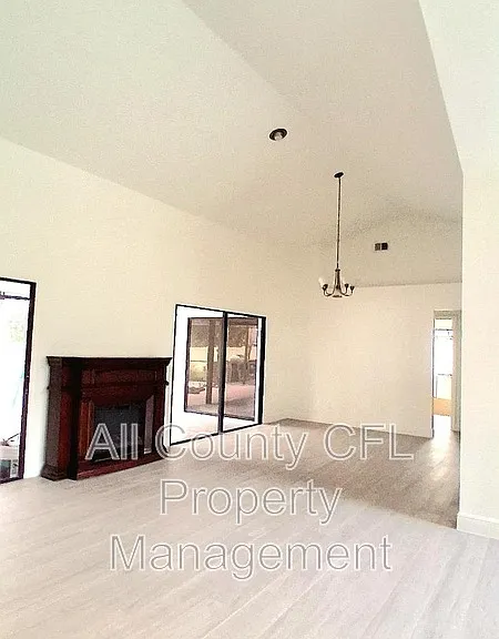553 Walnut Grove Pl — Photo 5