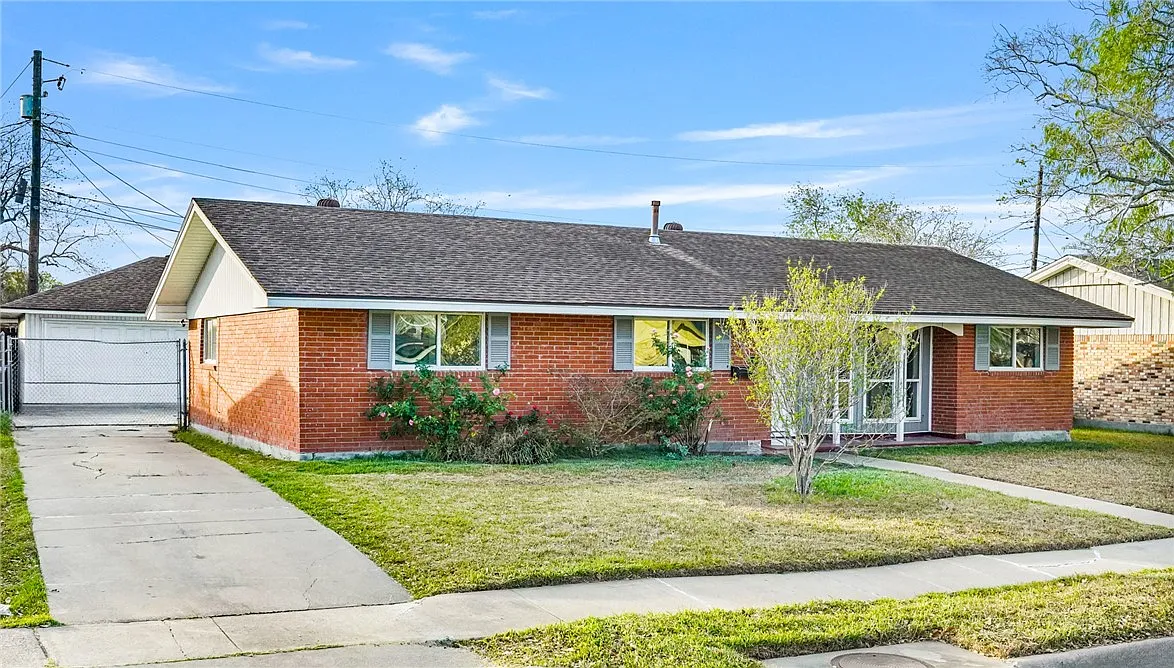 3 bed, 2.0 bath, 1992 sqft, $2,200 — Photo 1
