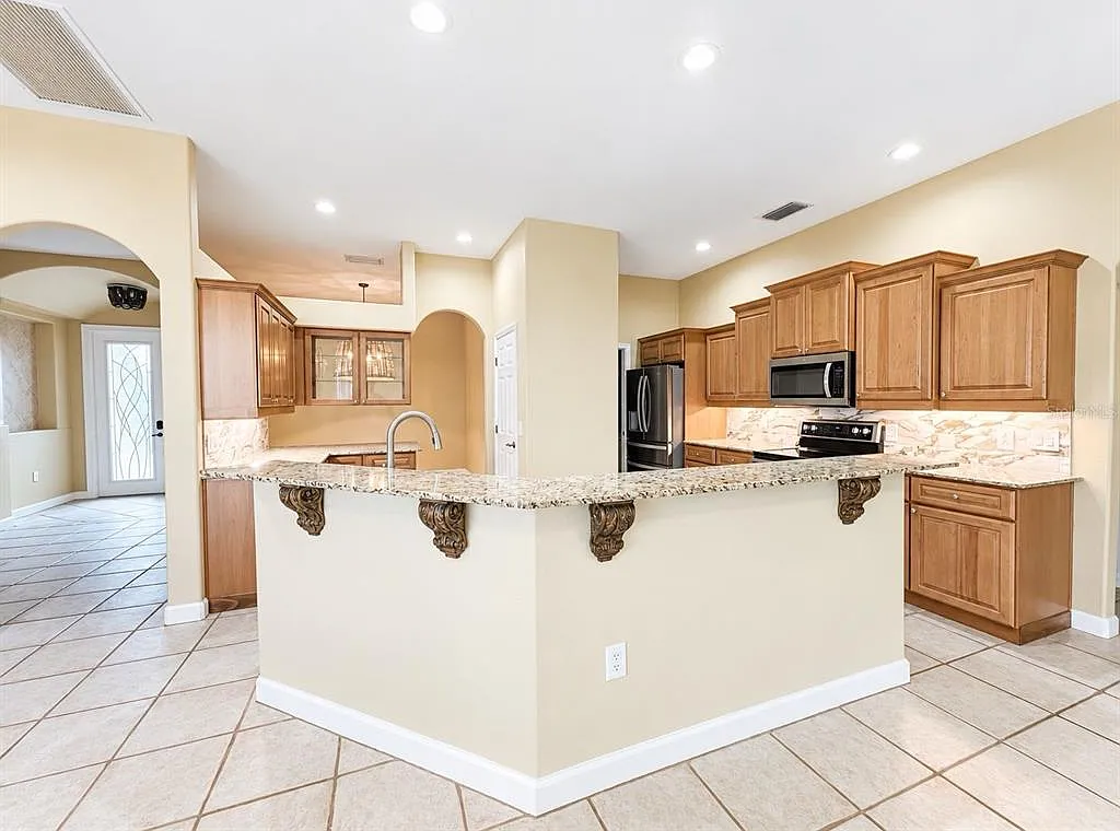 3 bed, 3.0 bath, 2385 sqft, $4,099 — Photo 3