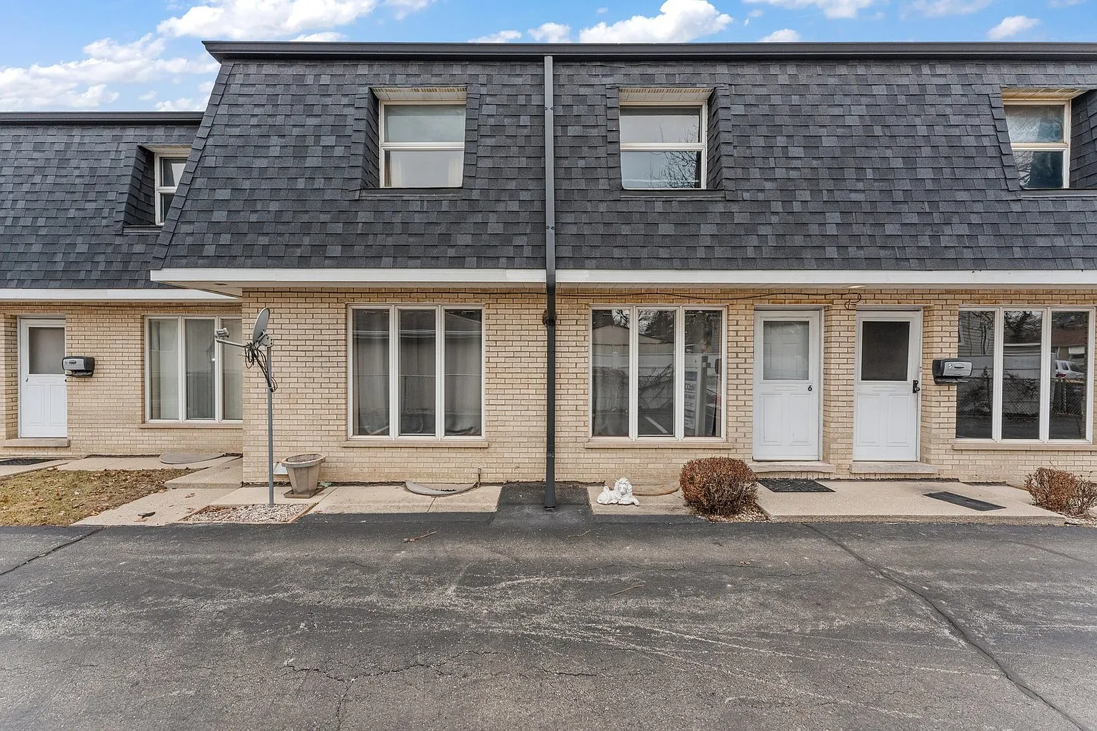 18356 Myrtle Ct APT 6 photo 1