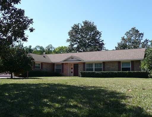 1/3  acre lot w/detached workshop & numerous orange trees