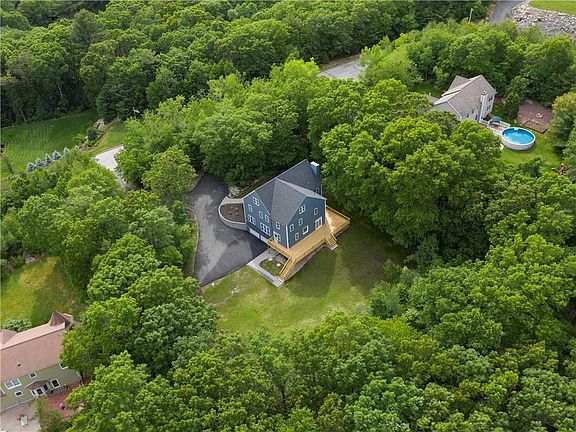4th image of 17 Franconia Dr