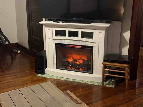5th image of 195 E Pleasant St