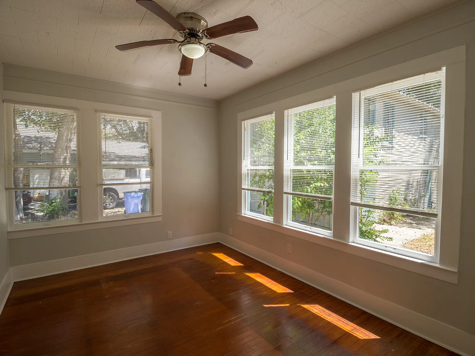 3 bed, 1210 sqft, $1,600 — Photo 3