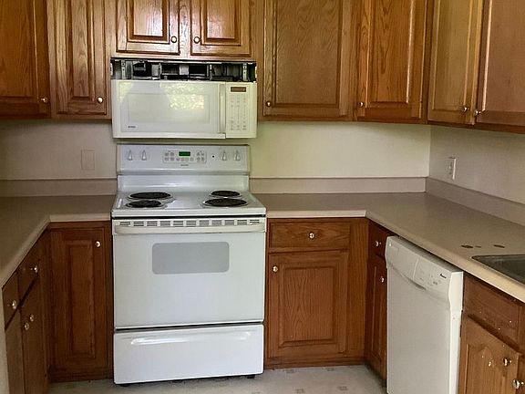 4th image of 990 Dana Ave APT 2