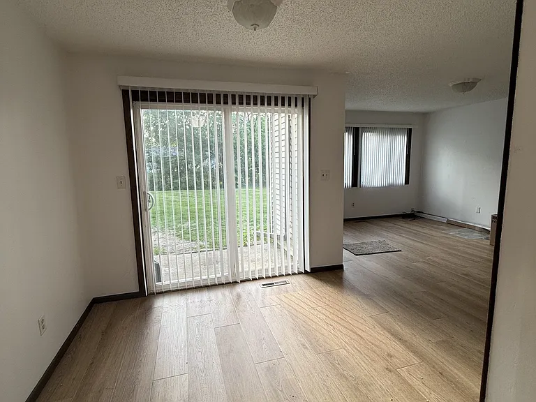 3915 Southlawn Rd — Photo 3
