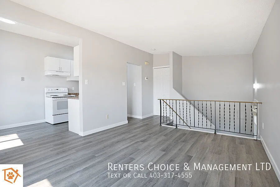 Completely Renovated, Pet Friendly, Brooks Townhouse, Bonus Incentive — Photo 2