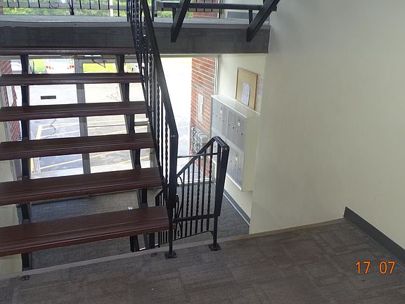 5th image of 114 Capitol Hill Dr #1