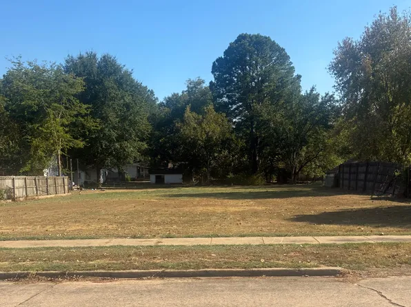 610 E Academy St, Paris, AR 72855