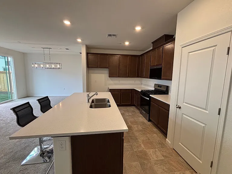 476 Pismo Dr — Photo 5