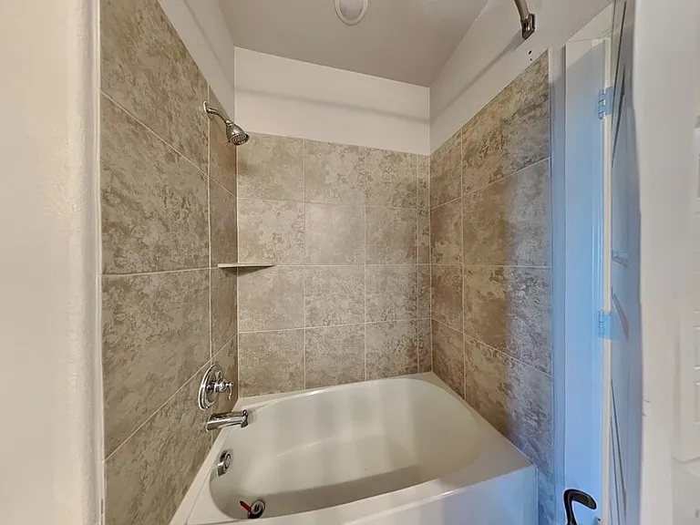 545 Hazeltine Rd — Photo 15