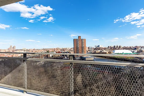 Sold by Re/Max In The City | media 5