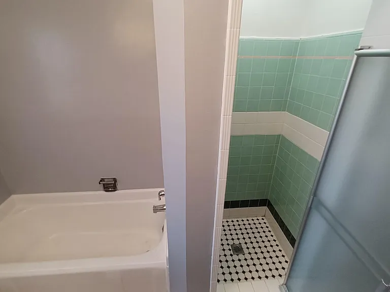 Charleston Apartments — Photo 14