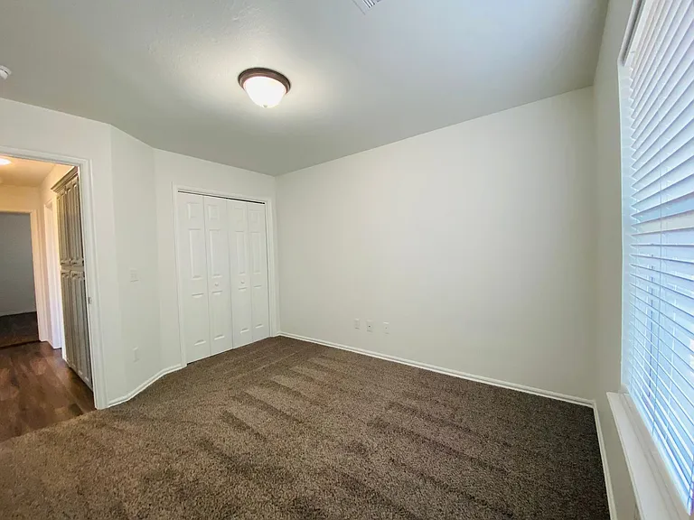 407 S Pointe Ln — Photo 18