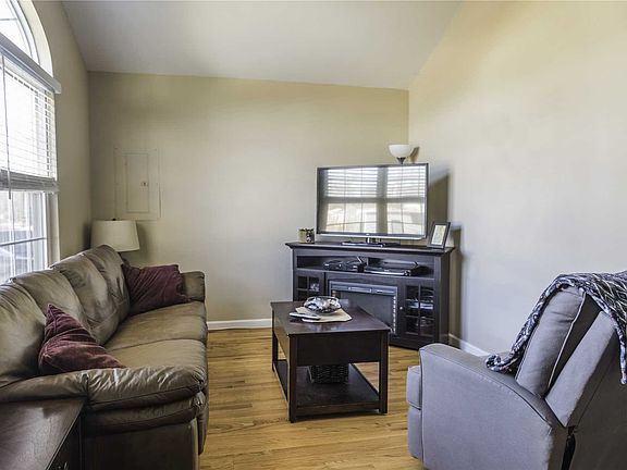 2nd image of 104 Trafalgar Dr