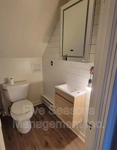 19 Fletcher Pl #3 — Photo 5