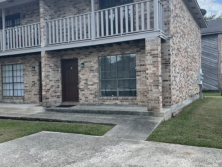 1643 Cedar Lake Dr #C — Photo 1