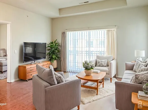 645 Doral Ct, Piscataway, NJ 08854